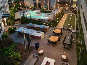 Outdoor grilling kitchen & dining terrace